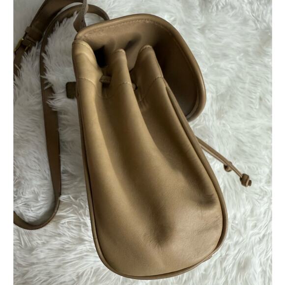 Vintage Coach Taupe 4029 Flap Drawstring 1980s Crossbody Shoulder Bag - Picture 4 of 14